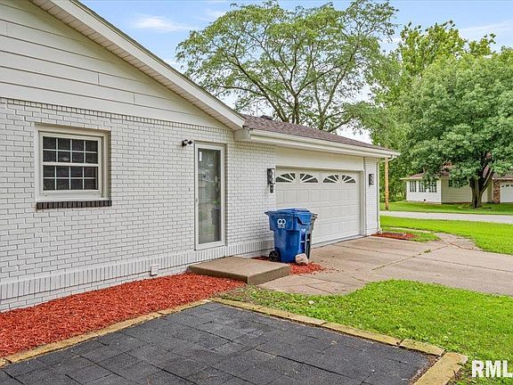 4th image of 15 Oakbrook Dr