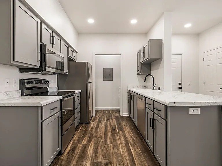 Sterling Oaks Luxury Apartments — Photo 26