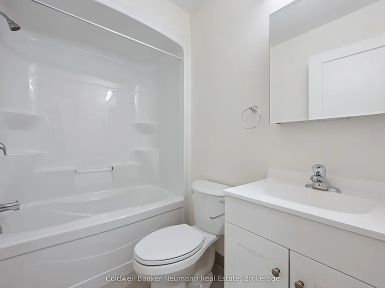 8 Orchard Cres — Photo 7