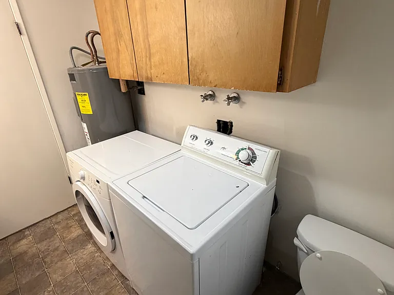 322 NW Larry St #320 — Photo 6