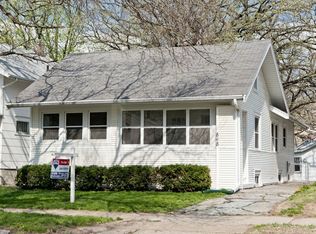 848 Oakland Rd NE, Cedar Rapids, IA 52402