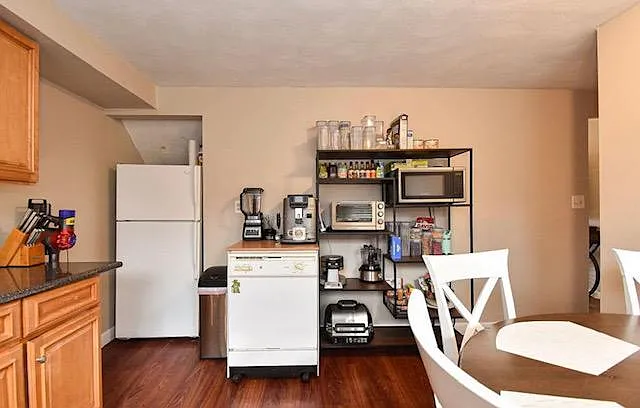 1588 Main St #10 — Photo 9