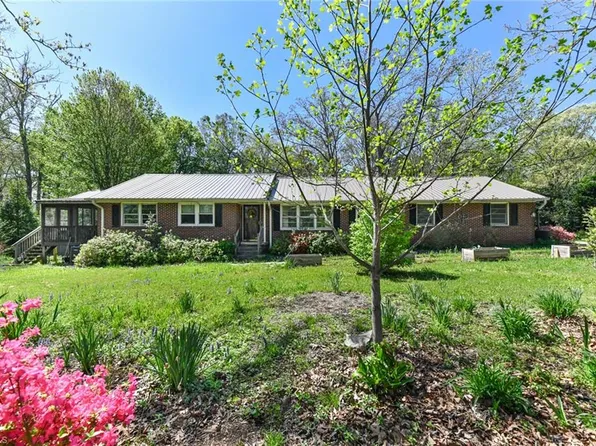 2518 W Woodlyn Way, Greensboro, NC 27407