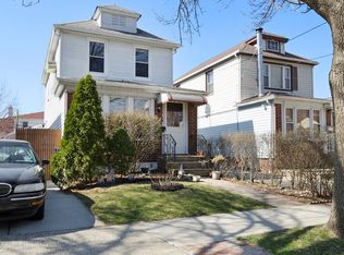 8454 258th St, Floral Park, NY 11001