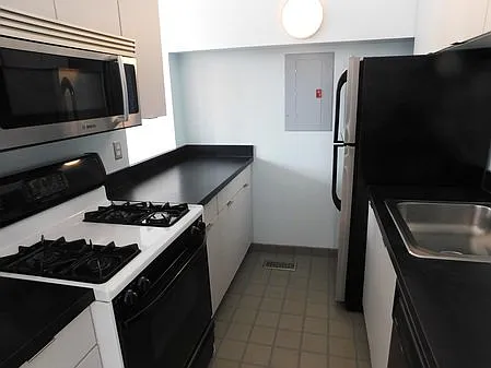 1 bed, 1.0 bath, $2,500 — Photo 3