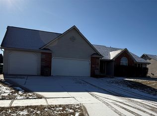 1334 Lake Shore Dr SE, Altoona, IA 50009