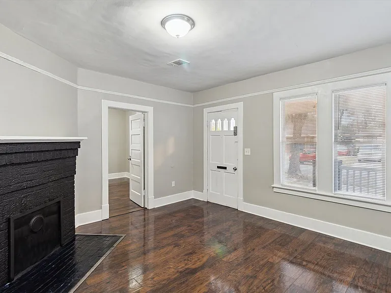 1013 E Seiler Ave — Photo 2