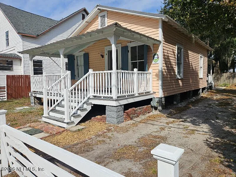 2 bed, 1.0 bath, 848 sqft, $1,400 — Photo 2