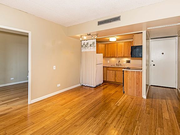 2nd image of 225 Queen St APT 21E