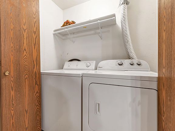 5th image of 1045 Marvelle Ln APT B1