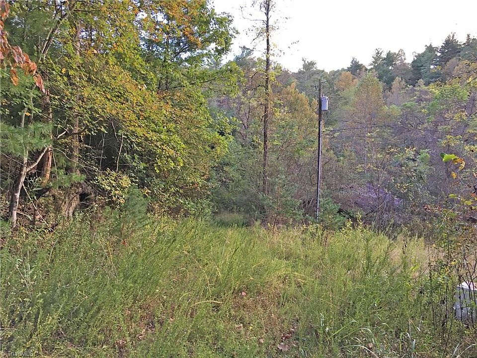 2nd image of 492 Amelia Dr