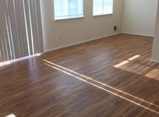 717 N 45th St APT 302, Seattle, WA 98103