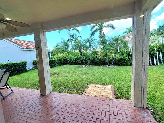 5th image of 1294 Chinaberry Dr
