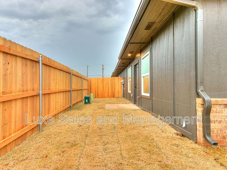 8012 NW 110th Dr — Photo 51