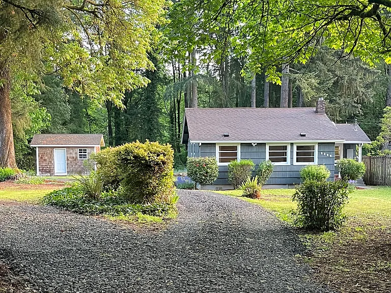 2356 Erlands Point Rd NW — Photo 1