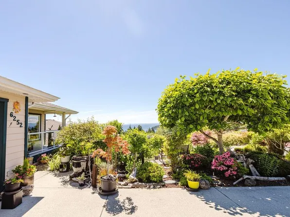 6252 Baillie Rd, Sechelt, BC V7Z 0R5