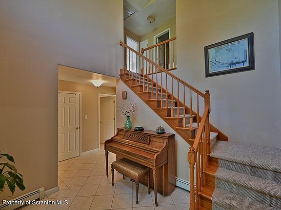 4th image of 935 Katherine Dr