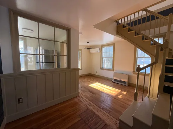 Alesia, LLC, 32-34 S Maple St #124b1bdbf, Vergennes, VT 05491