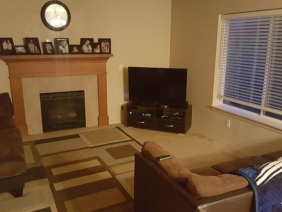 3rd image of 808 NE 115th Cir
