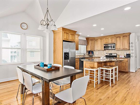 5th image of 33 75th St Unit West
