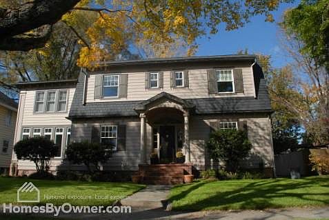 1st image of 208 E 41st St