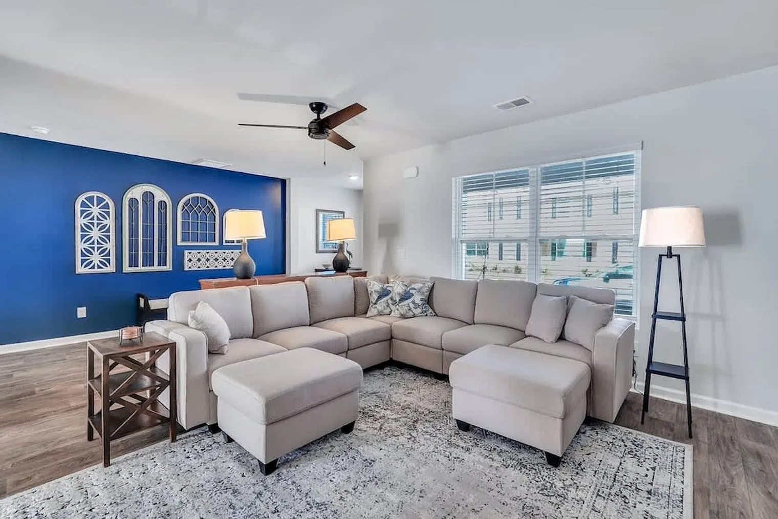 3 bed, 2.0 bath, 1453 sqft, $3,477 — Photo 4