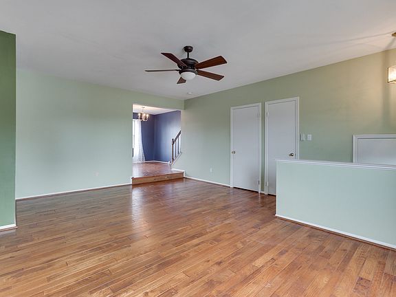 Living rm & hall closet