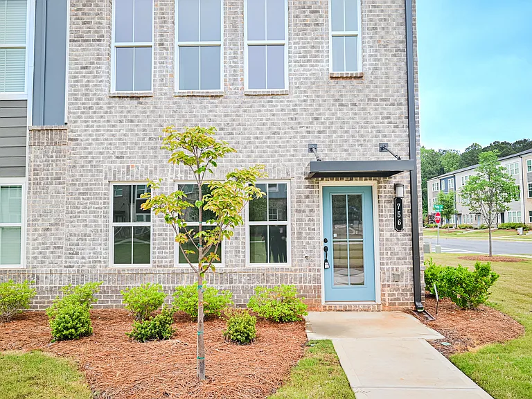756 Payton Ln — Photo 6