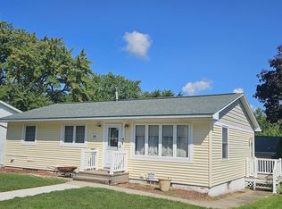 820 5th Ave SW, Cascade, IA 52033