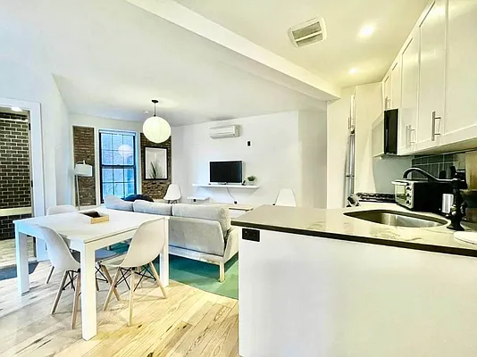 Rented by Doorway NYC, LLC | media 1