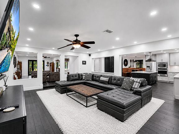 5th image of 2309 NE 12th Court