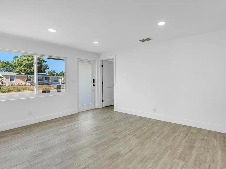 311 NW 12th Ave — Photo 4