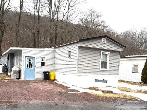 15 Indian Trl, Wind Gap, PA 18091