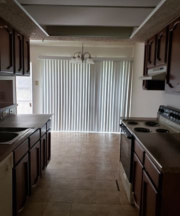 3rd image of 8714 Tamarisk St