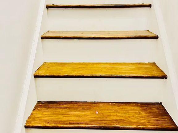 4th image of 243 W Post Rd APT V