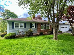 27 Pinecrest Ave, Ansonia, CT 06401