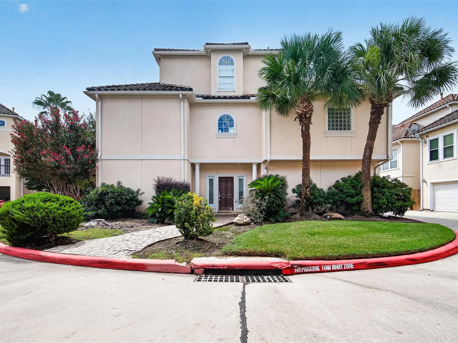 3 bed, 3.5 bath, 2551 sqft, $3,000 — Photo 1