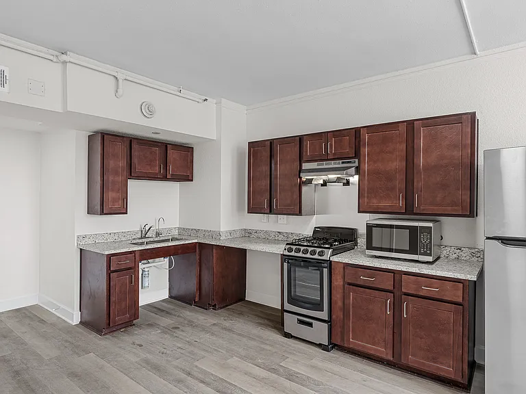 Fairmont Tower Apartments — Photo 30