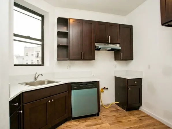 194 Vernon Avenue image 17 of 22