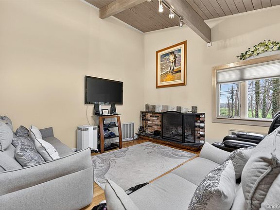 5th image of 43 Highwood Road