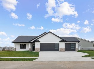 624 Rock Point Rd, Colona, IL 61241