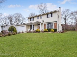 29 Auburn Ln, East Norwich, NY 11732