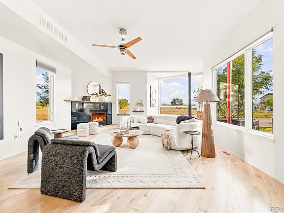 3rd image of 826 Plateau Road