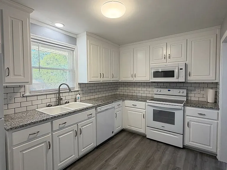 1900 Westover Dr — Photo 12