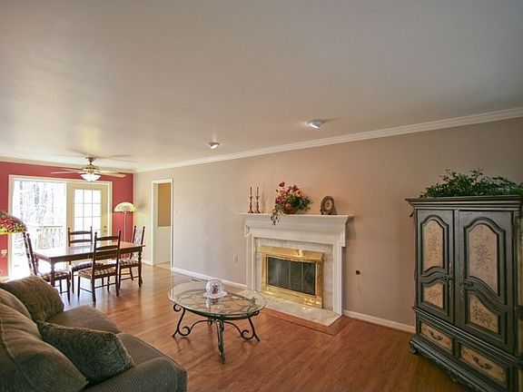 4th image of 4271 Berwick Pl