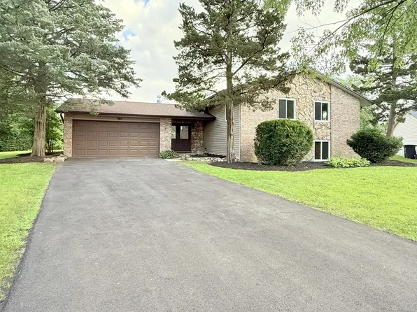 5 Derbyshire Ct, Bolingbrook, IL 60440