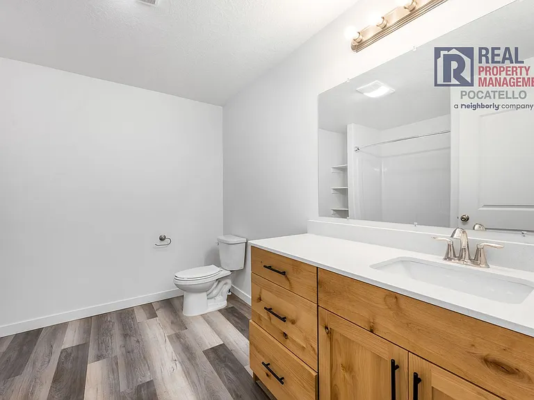 5777 S 5th Ave — Photo 8