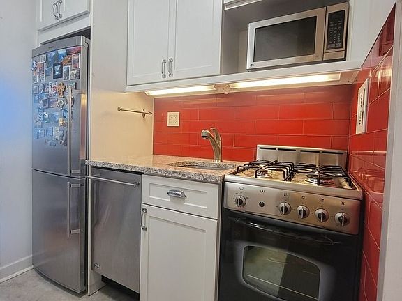 5th image of 500 W 43rd St APT 25G