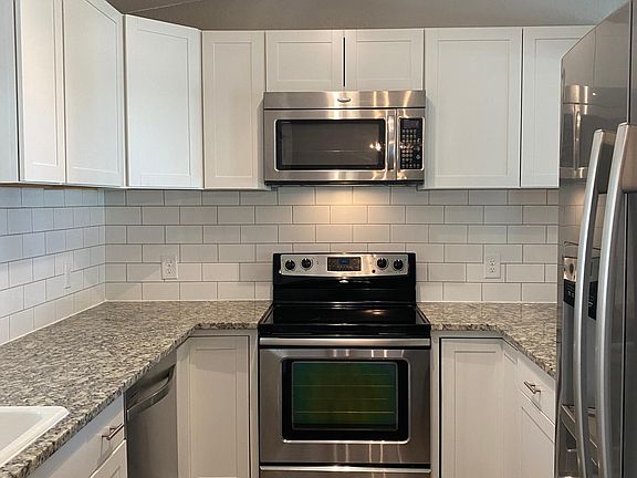 3rd image of 221 W Vine St
