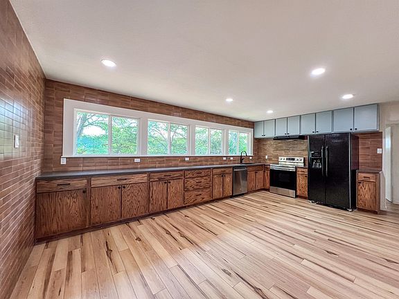 2nd image of 2075 Kuehler Ave